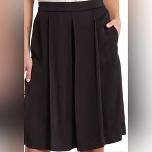 Donna Karan Pull-On Wide Leg Shorts size M